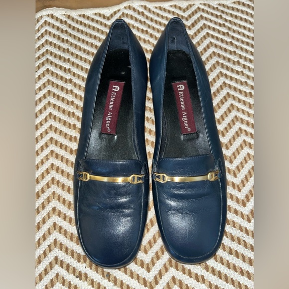 Etienne Aigner navy blue leather loafers with gold hardware size 6.5 - Picture 2 of 7
